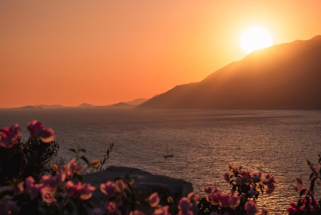 Guemues Yazar Hotel Kaş Exteriör bild
