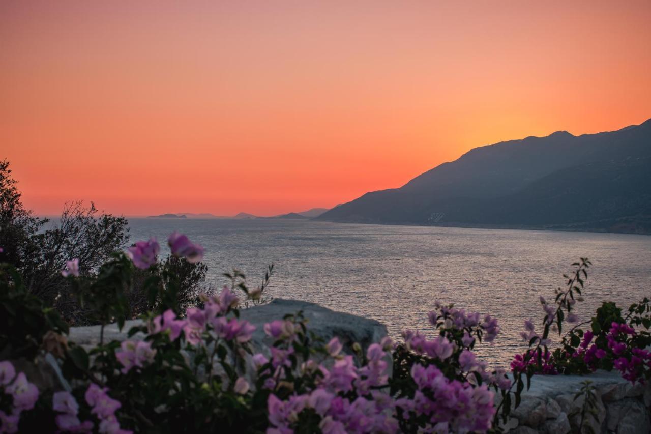 Guemues Yazar Hotel Kaş Exteriör bild